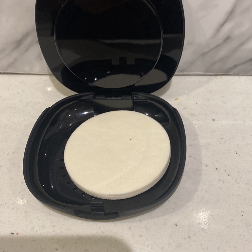 Elizabeth Arden Flawless Finish Bouncy Makeup - golden Ivory - Picture 5 of 7